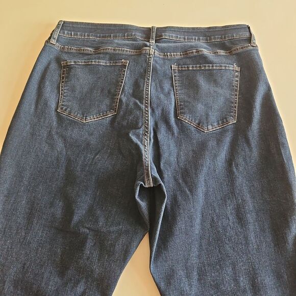 AVA & VUV Women's 18W Blue Jeans - Picture 3 of 10